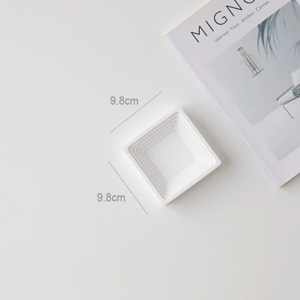 GM1047 - Image 2